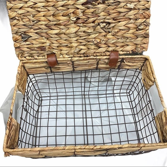 Rustic Wire Straw Basket Removable Lid Picnic - Picture 3 of 4